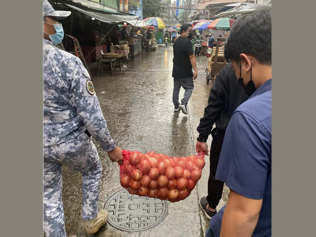 105 sacks of smuggled yellow onions from Divisoria, Pasig, Balintawak markets intercepted