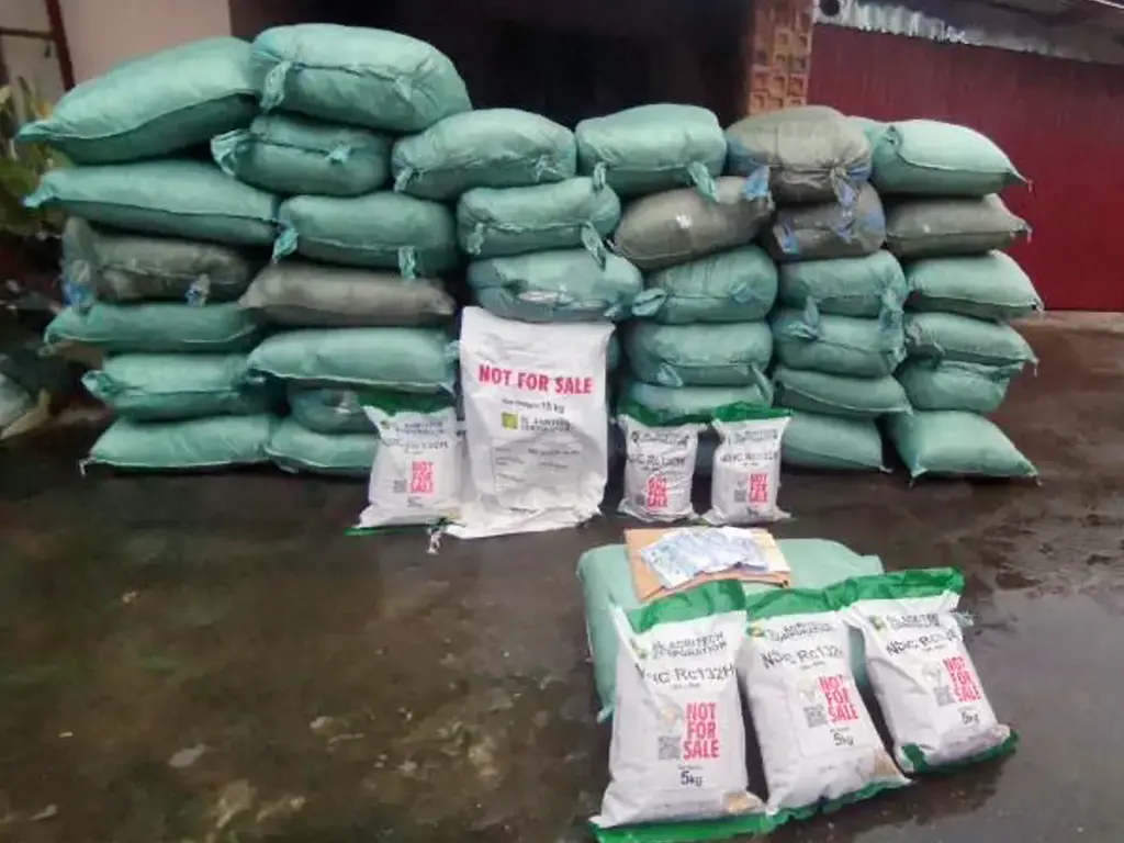 The five suspects were arrested in a buy-bust operation. They were caught selling DA hybrid rice seeds to a CIDG agent posing as a buyer.